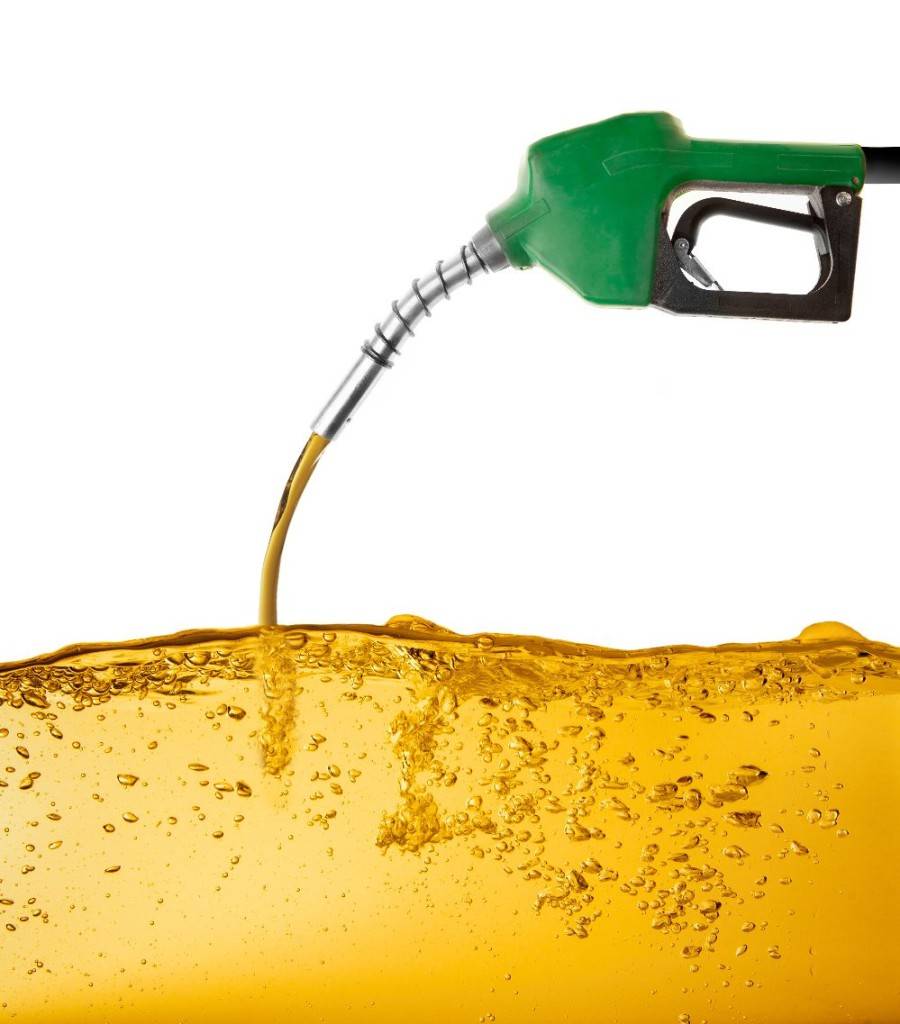 Смешивание масла и бензина